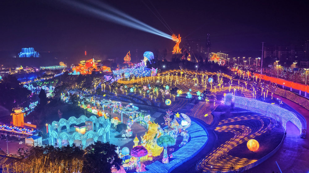 第32屆自貢國際恐龍燈會(huì)亮燈.jpg