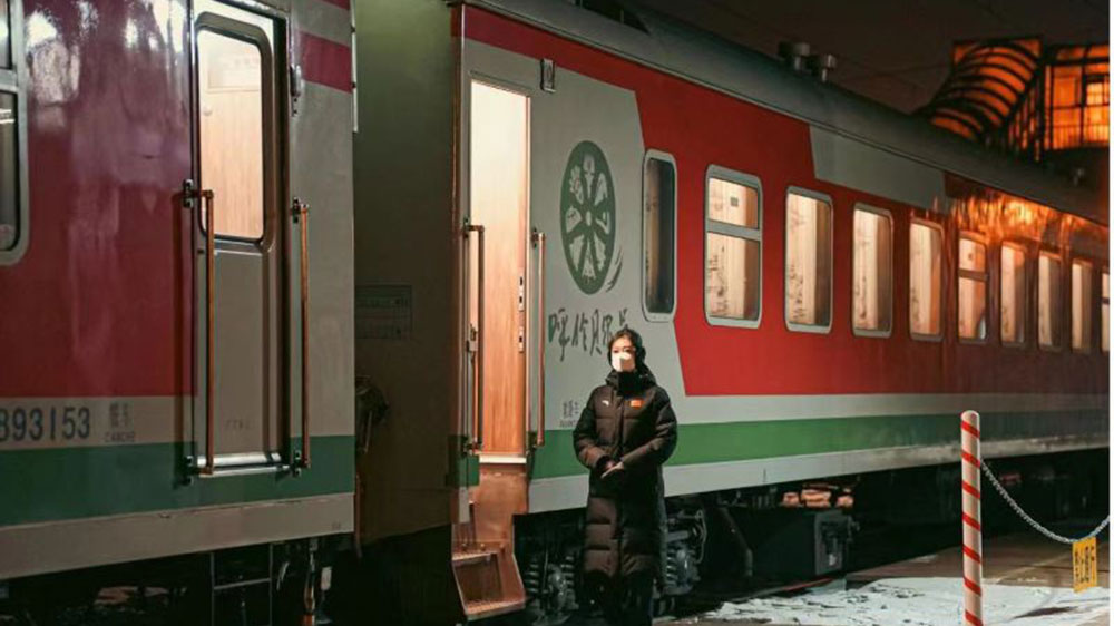 哈爾濱：2023年春運首趟冰雪環(huán)線Y687次旅游專列開行，開啟一場原生態(tài)極北冰雪之旅！