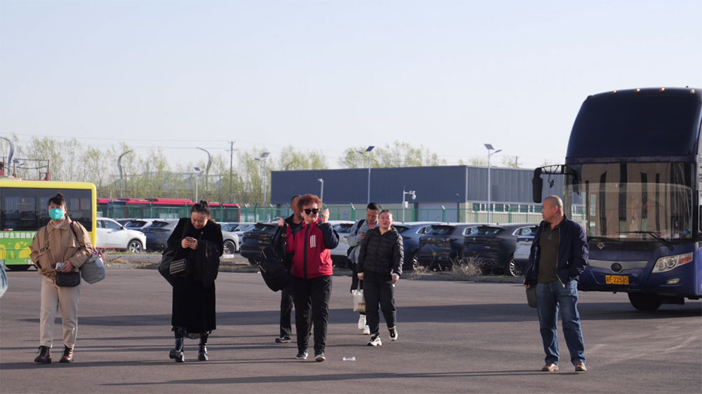 新疆：霍爾果斯中哈旅游出境首發(fā)團(tuán)正式啟程，積極推動(dòng)跨境旅游高質(zhì)量發(fā)展！
