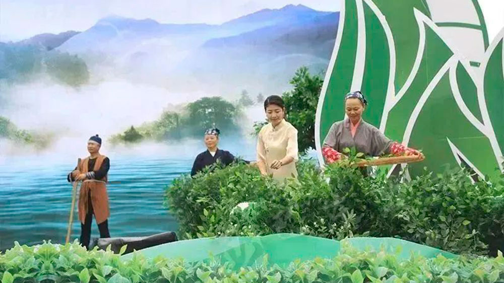 中國·巴東首屆神農茶文化旅游節(jié)節(jié)目表演.jpg