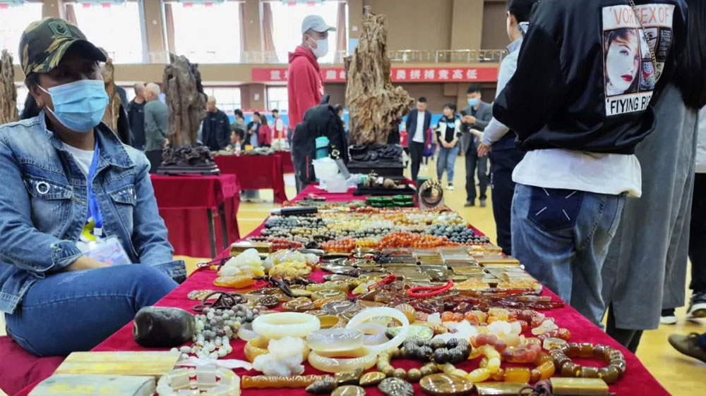 海倫首屆奇石文化旅游節(jié)展品 海倫首屆奇石文化旅游節(jié)展品.jpg