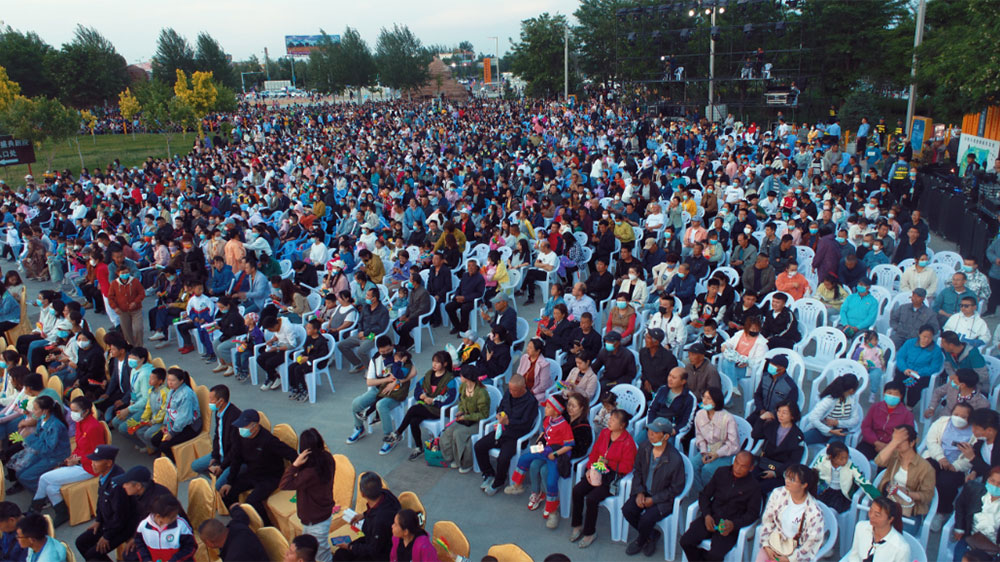 第十三屆絲綢之路大漠黃河國(guó)際文化旅游節(jié)觀眾.jpg