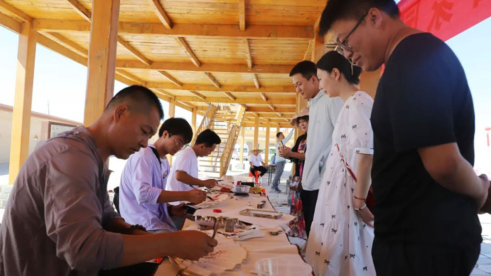 博斯騰湖蓮海世界景區(qū)長(zhǎng)廊活動(dòng) 博斯騰湖蓮海世界景區(qū)長(zhǎng)廊活動(dòng).jpg