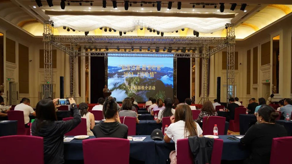 新疆：2023“濟(jì)哈情”文旅資源推介會(huì)在哈密舉行，助推兩地文旅產(chǎn)業(yè)繁榮發(fā)展！